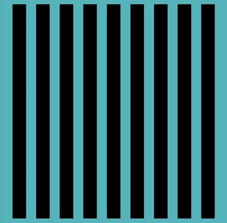 Svarta lite bredare, vertikala linjer på blå bakgrund.